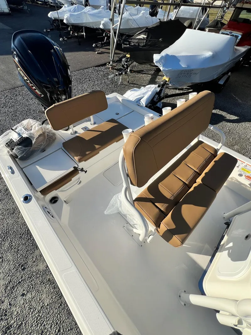 Slide: The Image of Skeeter SX230 2024 - 40