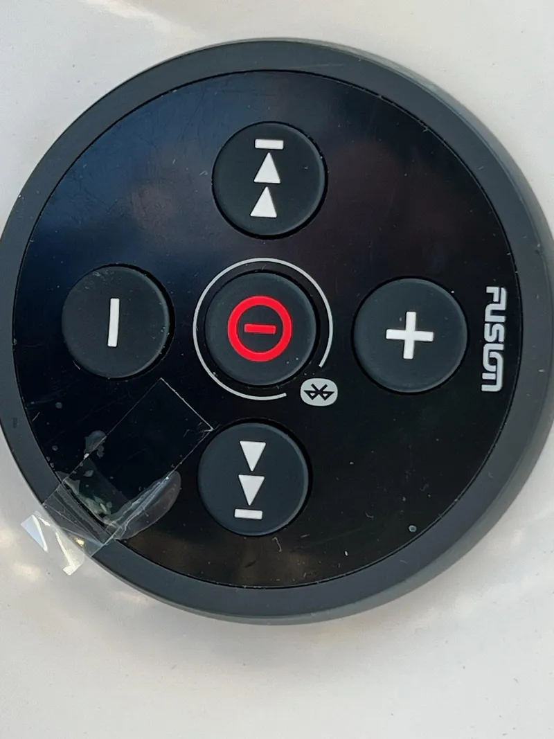 Slide: The Image of Skeeter SX230 2024 - 43