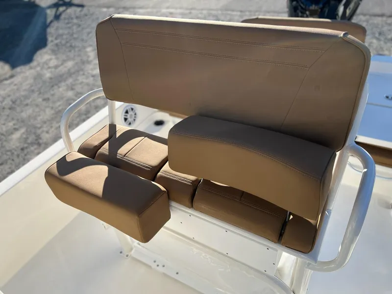 Slide: The Image of Skeeter SX230 2024 - 45