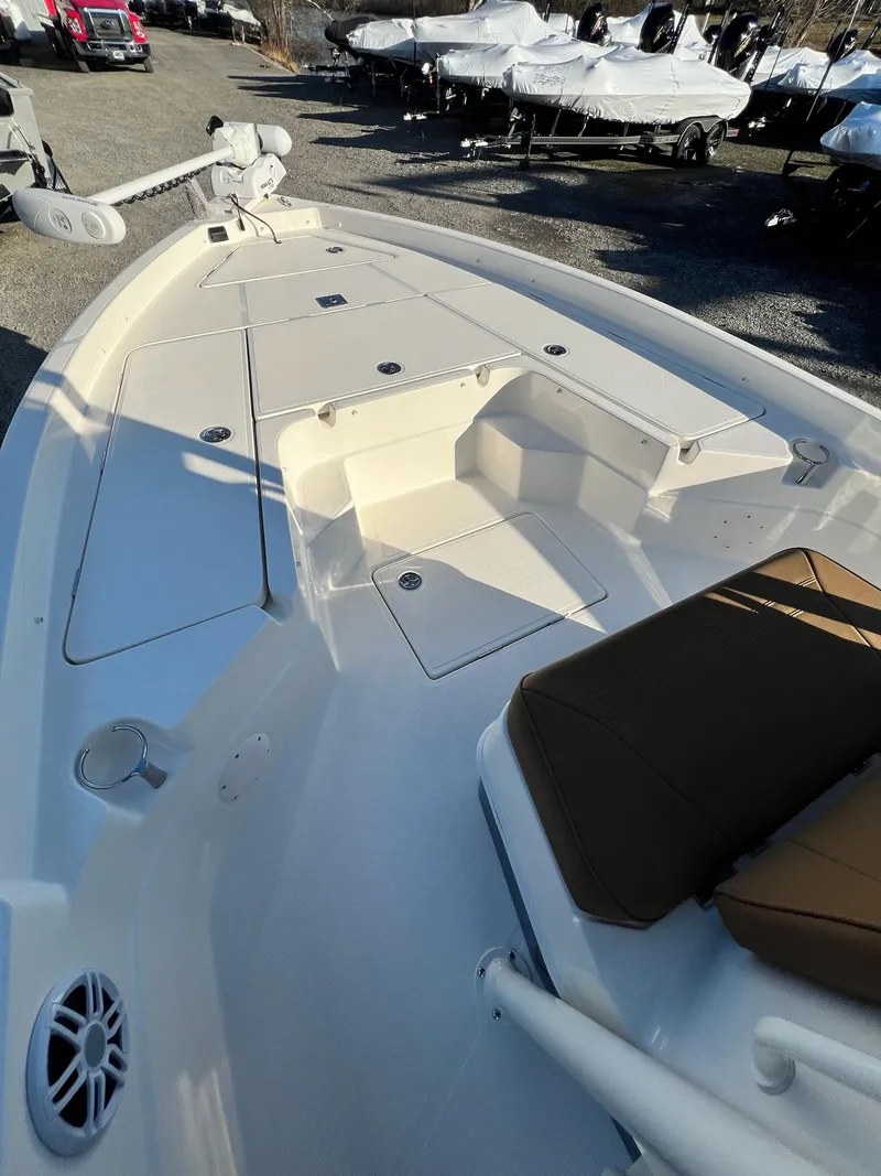 Slide: The Image of Skeeter SX230 2024 - 46