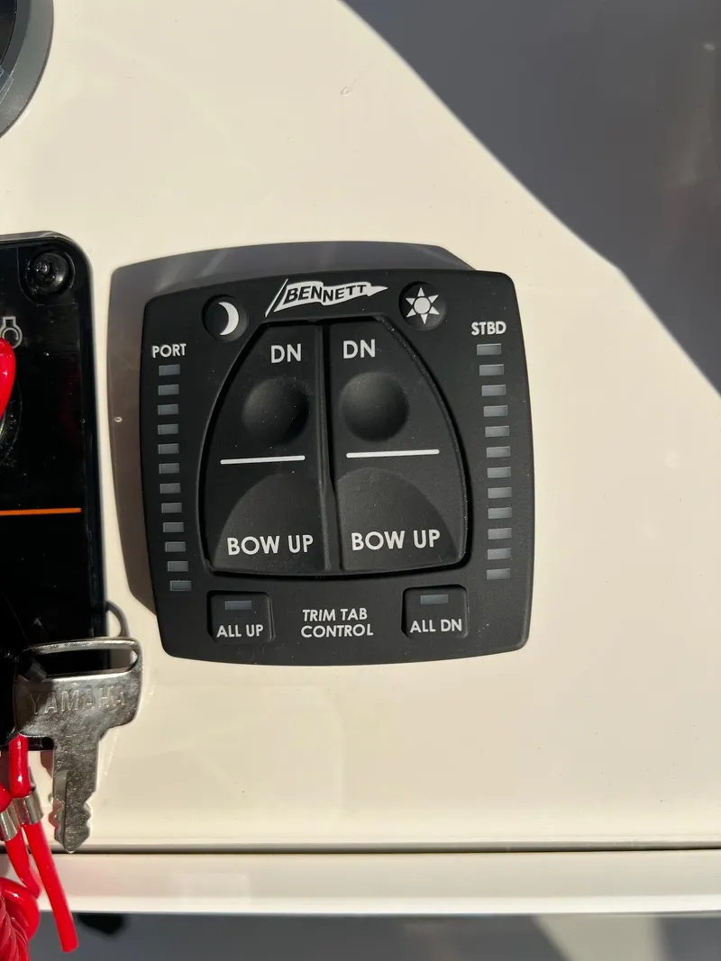 Slide: The Image of Skeeter SX230 2024 - 6