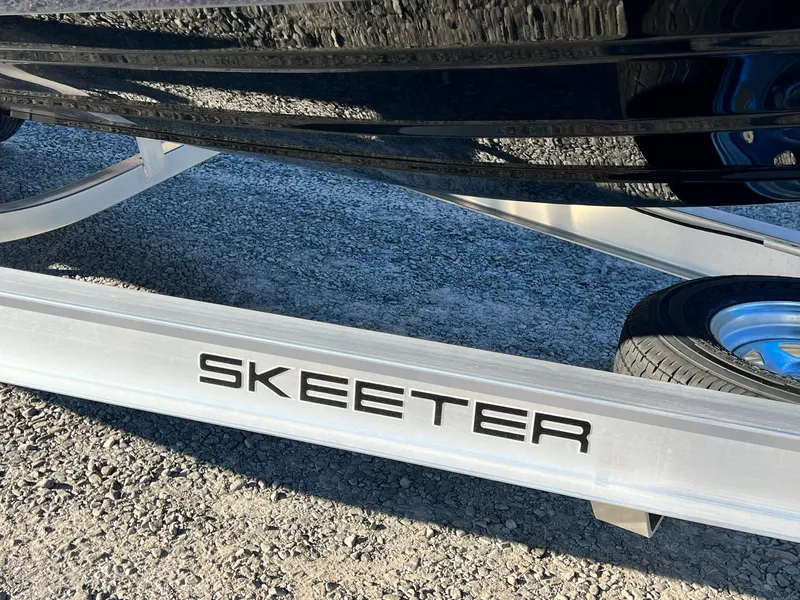 Slide: The Image of Skeeter SX230 2024 - 8