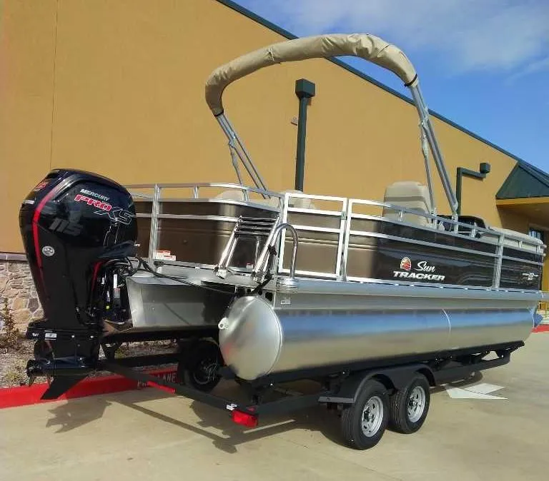 Slide: The Image of 2024 Sun Tracker SportFish 22 DLX pontoon boat on trailer, rear view. - 5