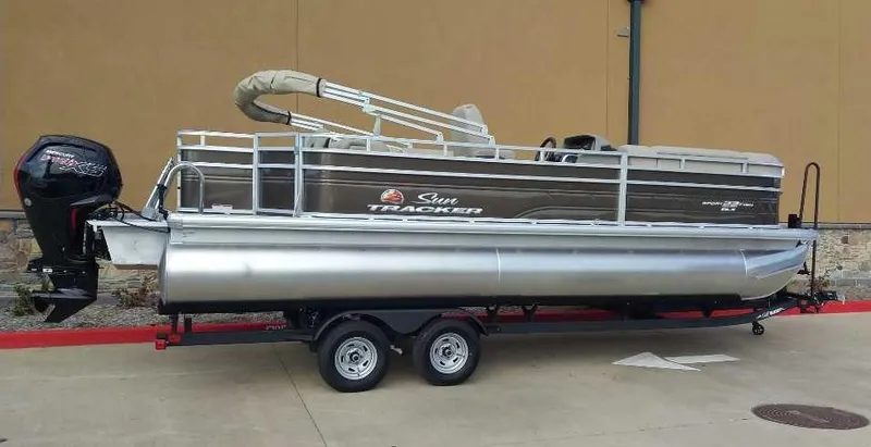 Slide: The Image of 2024 Sun Tracker SportFish 22 DLX pontoon boat on trailer, side view. - 7