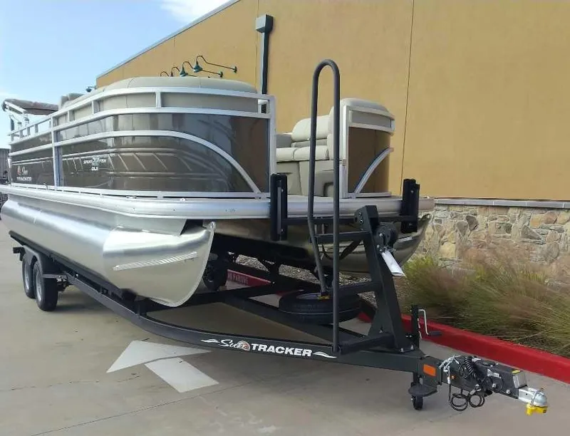 Slide: The Image of 2024 Sun Tracker SportFish 22 DLX pontoon boat on a trailer. - 9