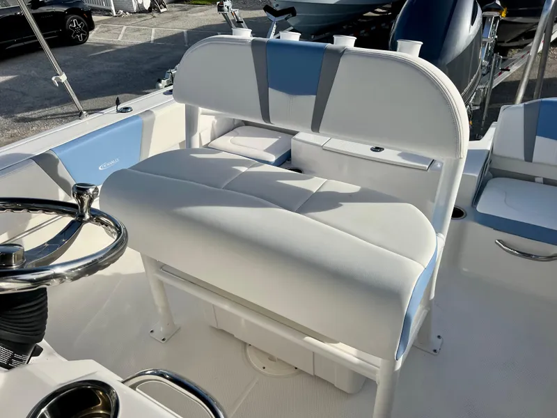 Slide: The Image of Robalo R180 2024 - 25