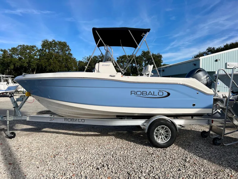 Slide: The Image of Robalo R180 2024 - 4