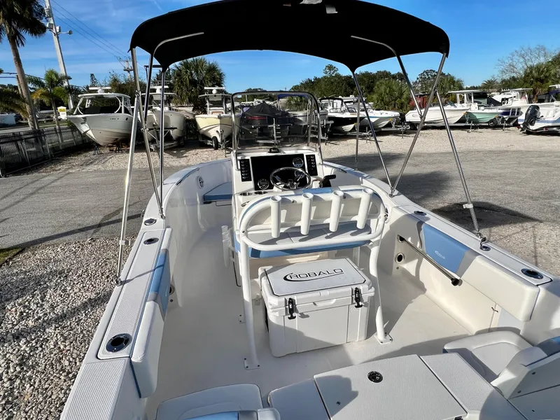 Slide: The Image of Robalo R180 2024 - 6