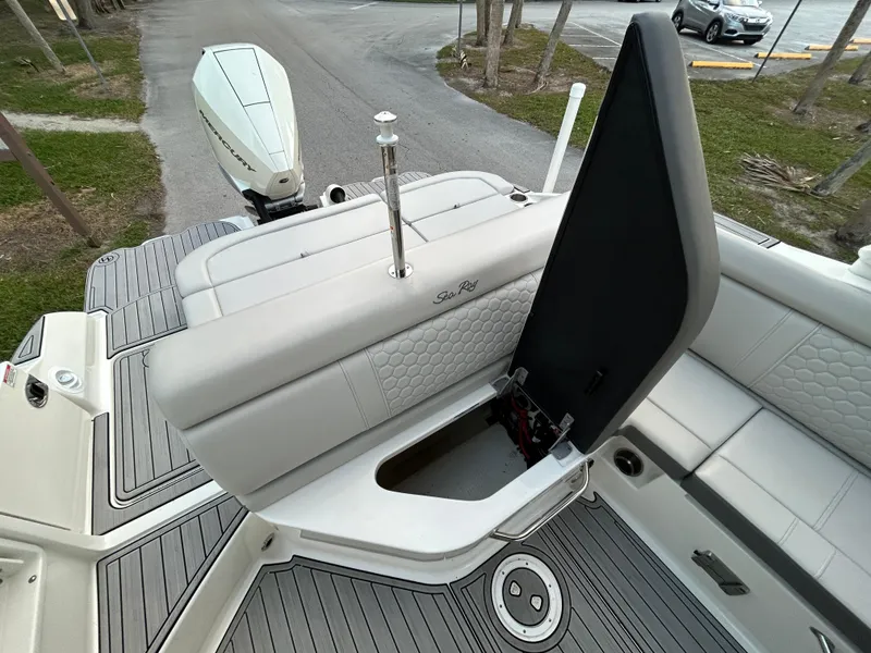 Slide: The Image of Sea Ray SDX 270 Outboard 2022 - 53