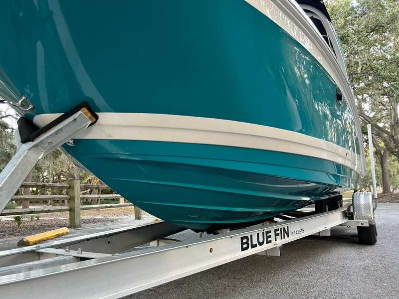 Slide: The Image of Sea Ray SDX 270 Outboard 2022 - 59