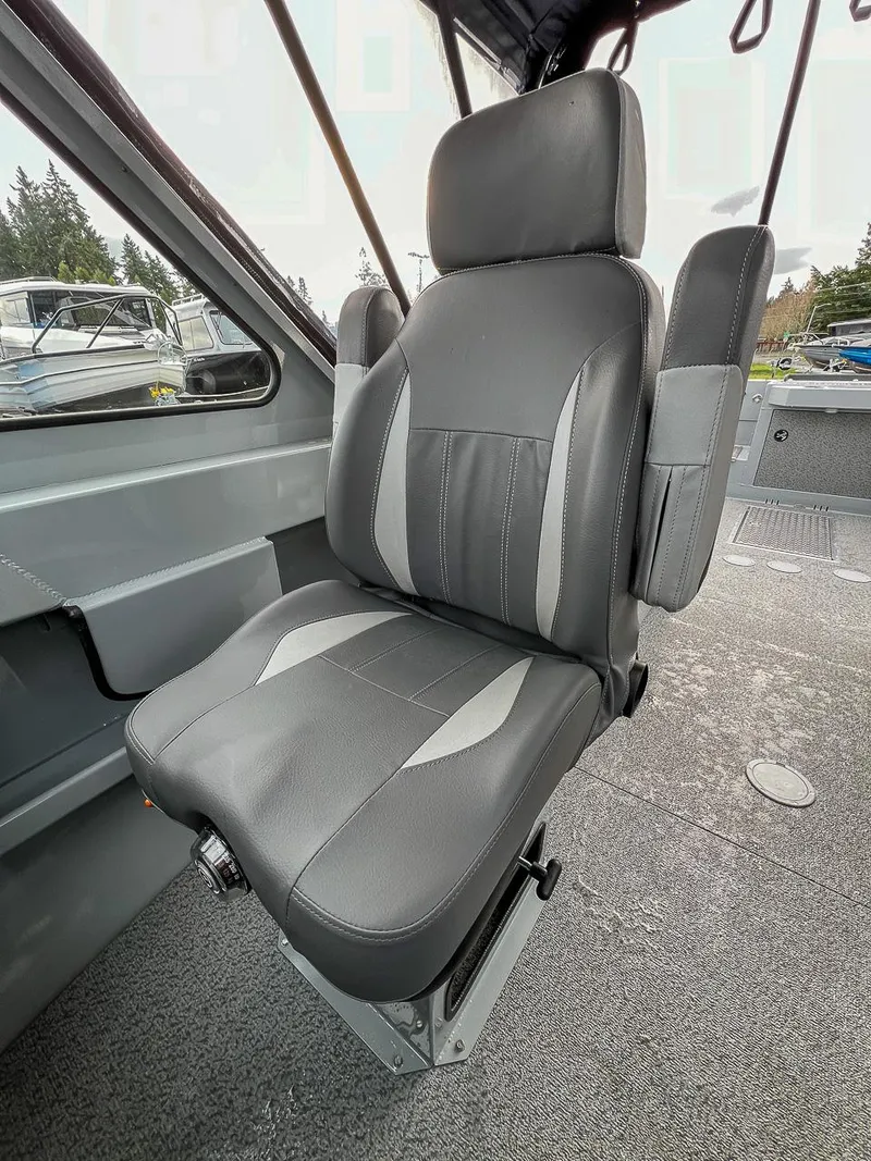 Slide: The Image of Captain's seat in 2025 Hewescraft 210 Sea Runner ET boat interior. - 12