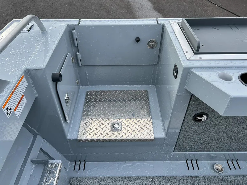 Slide: The Image of 2025 Hewescraft 210 Sea Runner ET boat interior with diamond plate flooring. - 17
