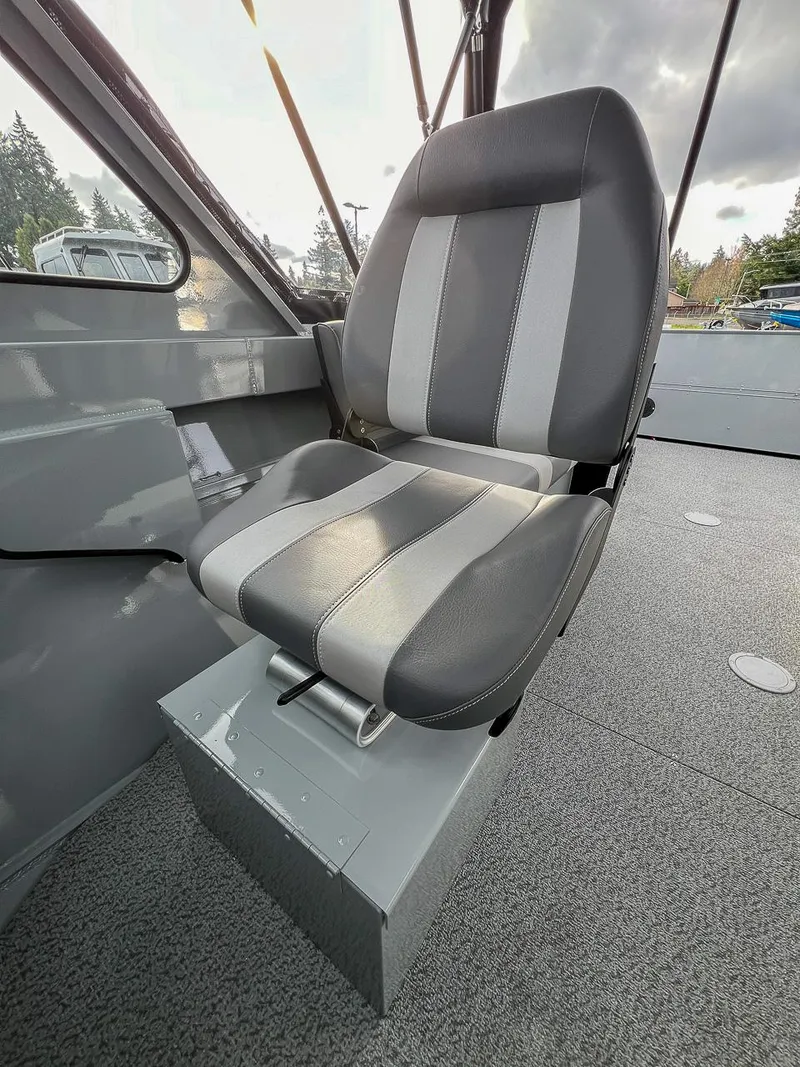 Slide: The Image of Hewescraft 200 Pro-V 2026 - 11