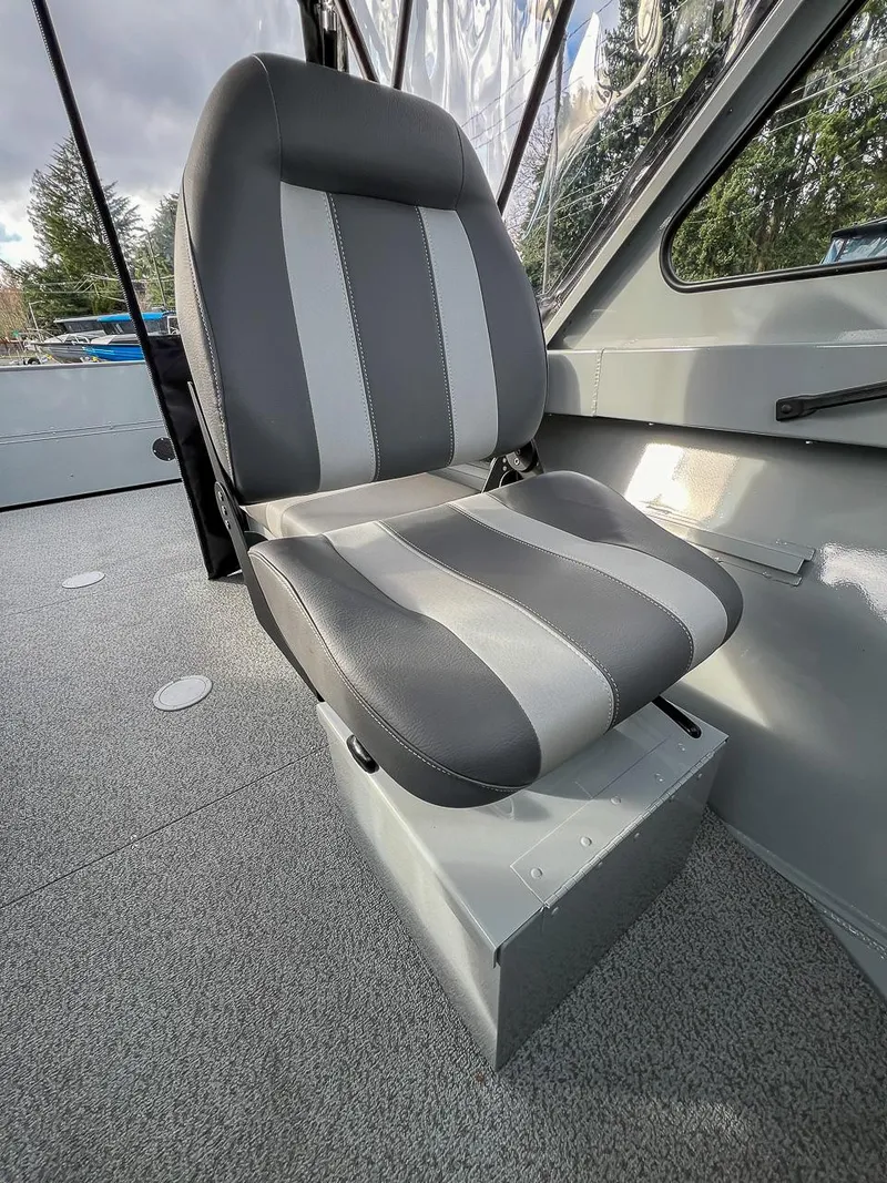 Slide: The Image of Hewescraft 200 Pro-V 2026 - 12