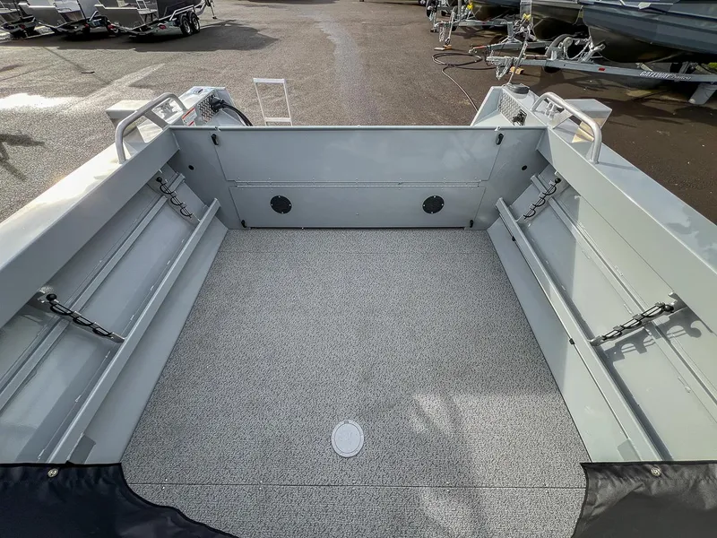 Slide: The Image of Hewescraft 200 Pro-V 2026 - 14