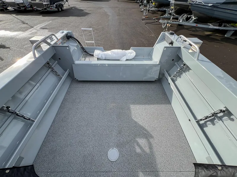 Slide: The Image of Hewescraft 200 Pro-V 2026 - 15