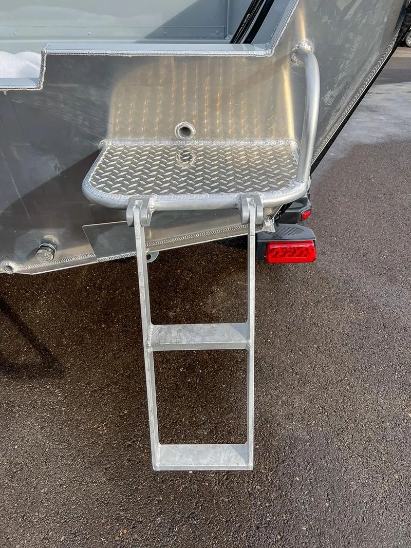 Slide: The Image of Hewescraft 200 Pro-V 2026 - 16