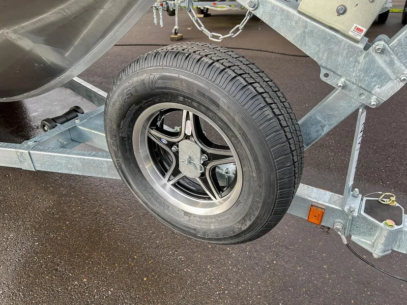 Slide: The Image of Hewescraft 200 Pro-V 2026 - 17