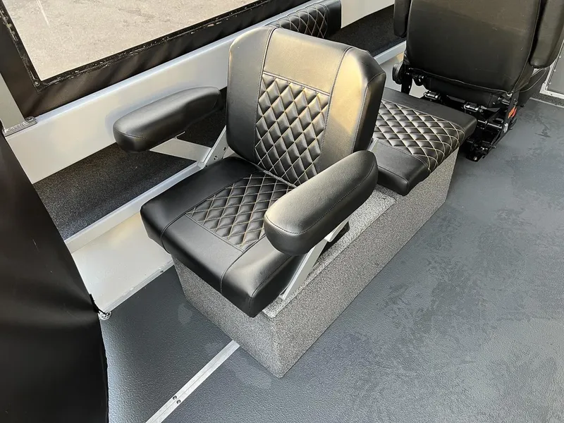 Slide: The Image of North River 24' Seahawk 2026 - 13