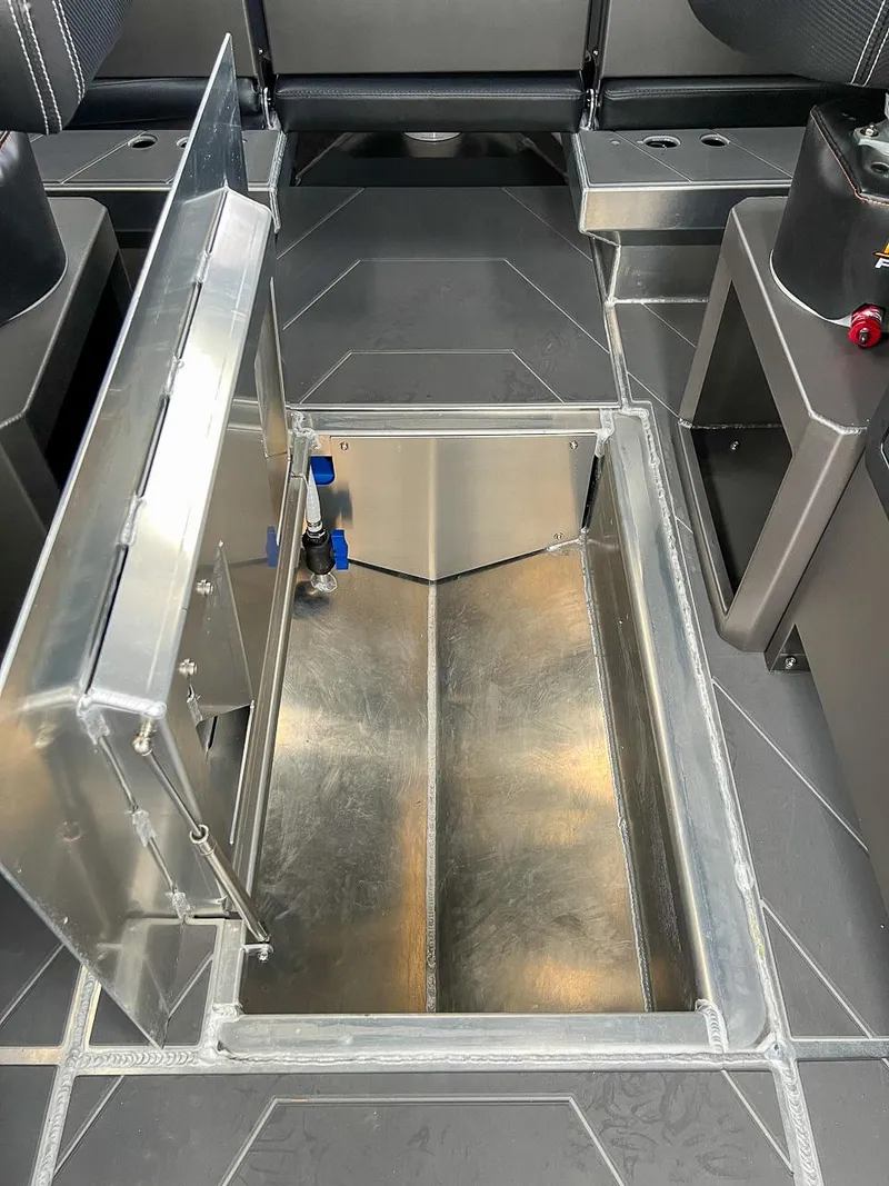 Slide: The Image of Stabi-Craft 2500 Ultracab XL 2026 - 18