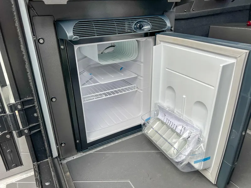 Slide: The Image of Stabi-Craft 2500 Ultracab XL 2026 - 19