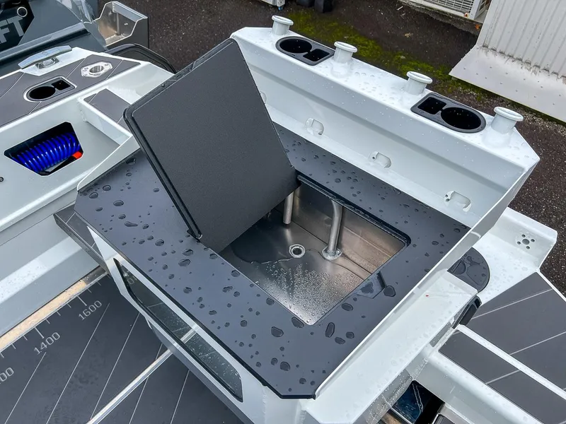 Slide: The Image of Stabi-Craft 2500 Ultracab XL 2026 - 24