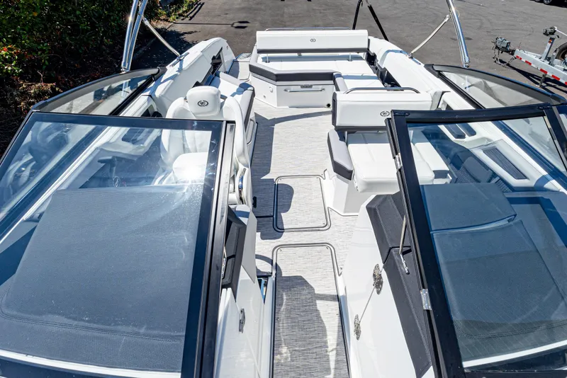 Slide: The Image of Cobalt R8 2024 - 10