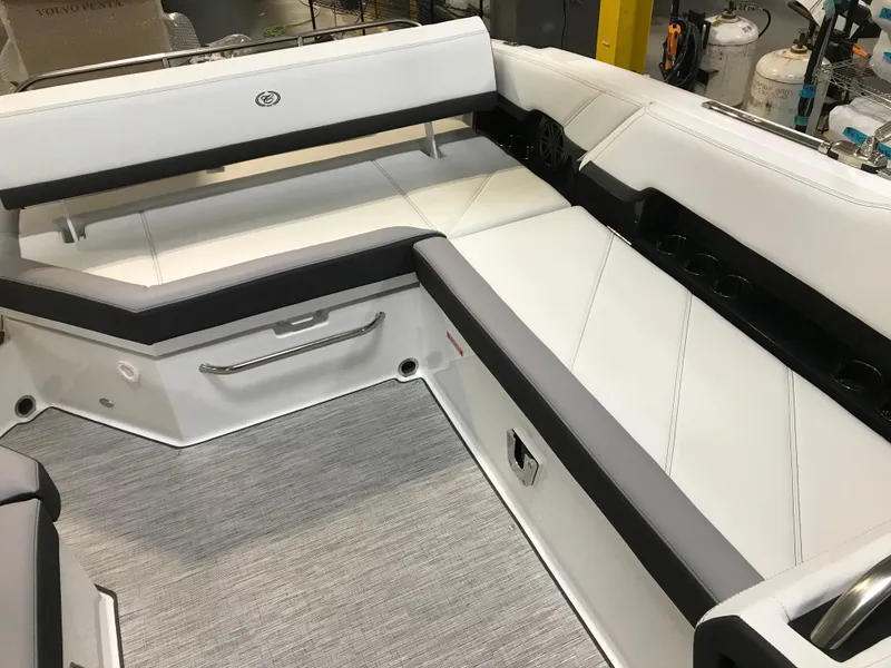 Slide: The Image of Cobalt R8 2024 - 23