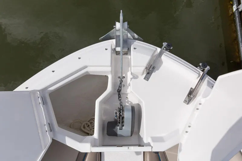 Slide: The Image of Solara 250 Dual Console 2024 - 30