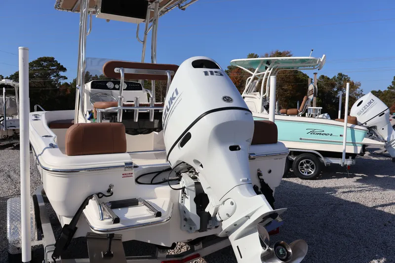 Slide: The Image of Pioneer 180 Sportfish 2022 - 12