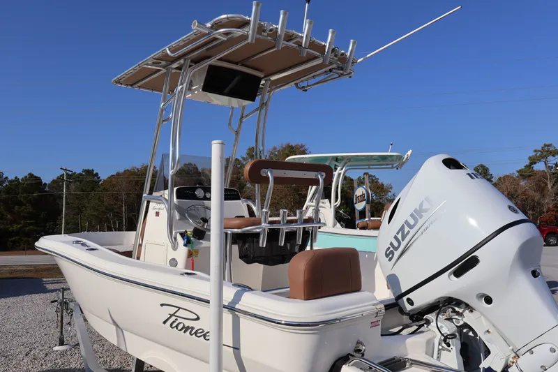 Slide: The Image of Pioneer 180 Sportfish 2022 - 3