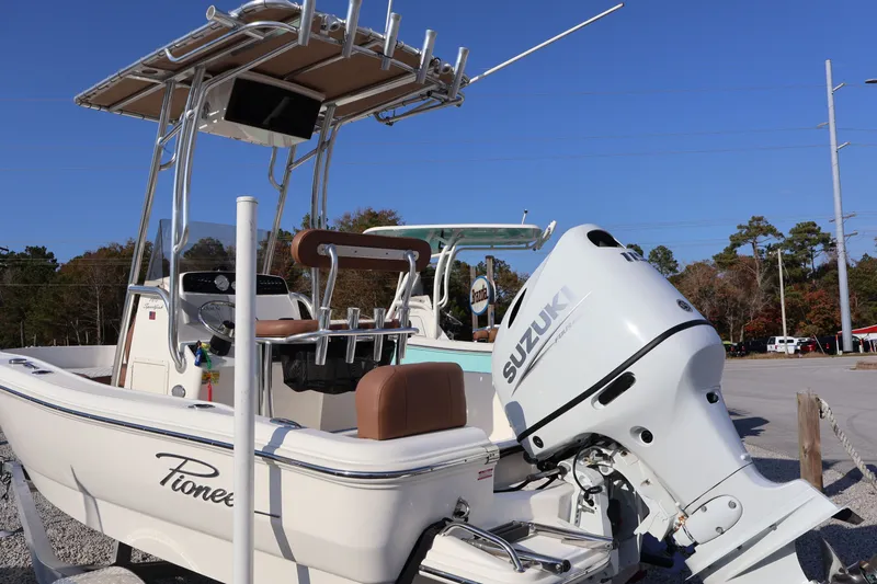 Slide: The Image of Pioneer 180 Sportfish 2022 - 4