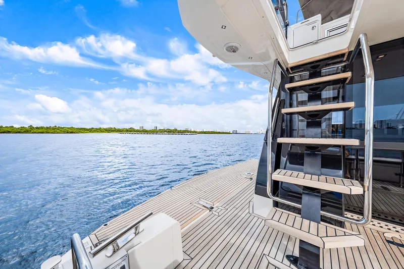 Slide: The Image of Galeon 500 Fly 2019 - 13