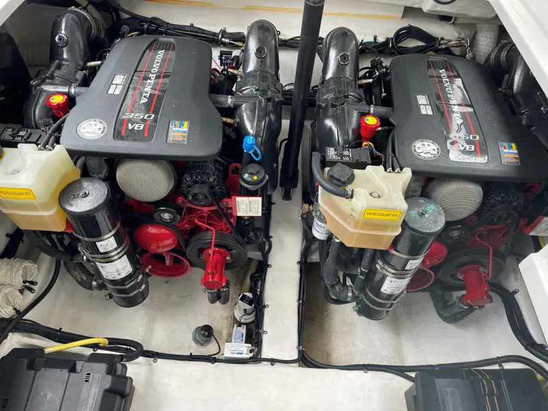 Slide: The Image of 2015 Cruisers Sport Series 328 twin V8 engines in engine compartment. - 16