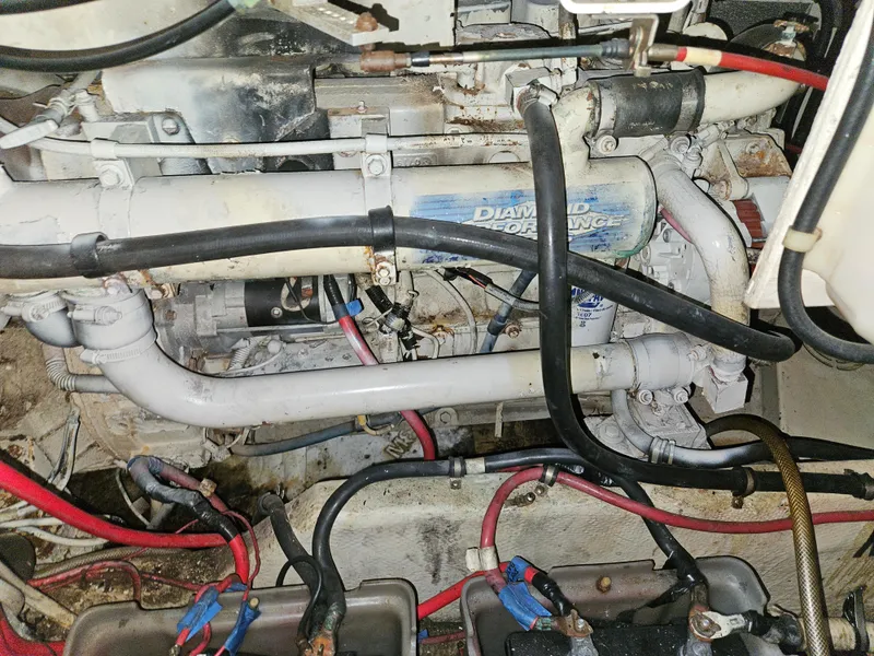 Slide: The Image of Engine compartment of a 2000 Maxum 4100 SCA boat with Diamond Performance components. - 41