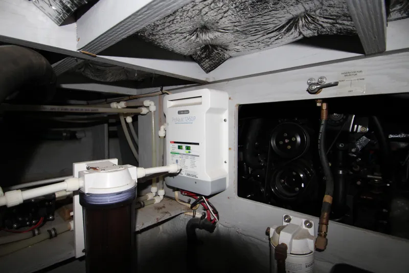 Slide: The Image of Silverton 392 Motor Yacht 2000 - 108