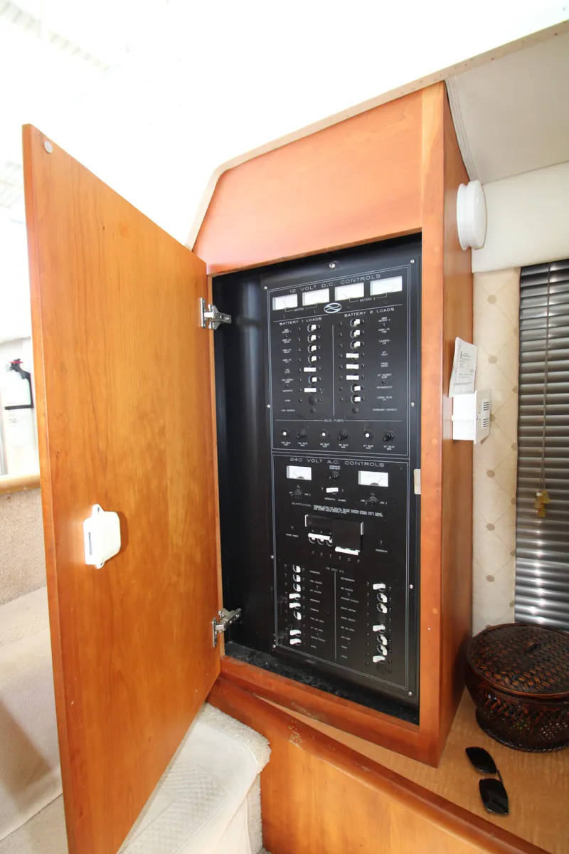 Slide: The Image of Silverton 392 Motor Yacht 2000 - 119