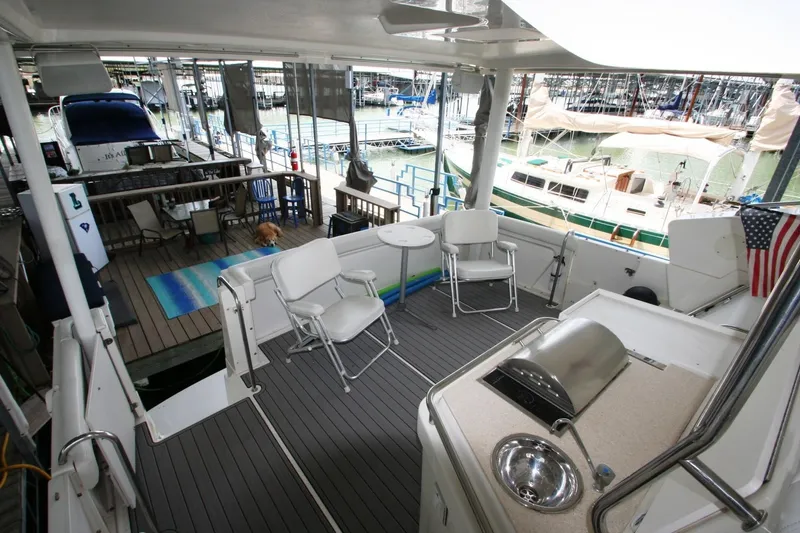 Slide: The Image of Silverton 392 Motor Yacht 2000 - 57