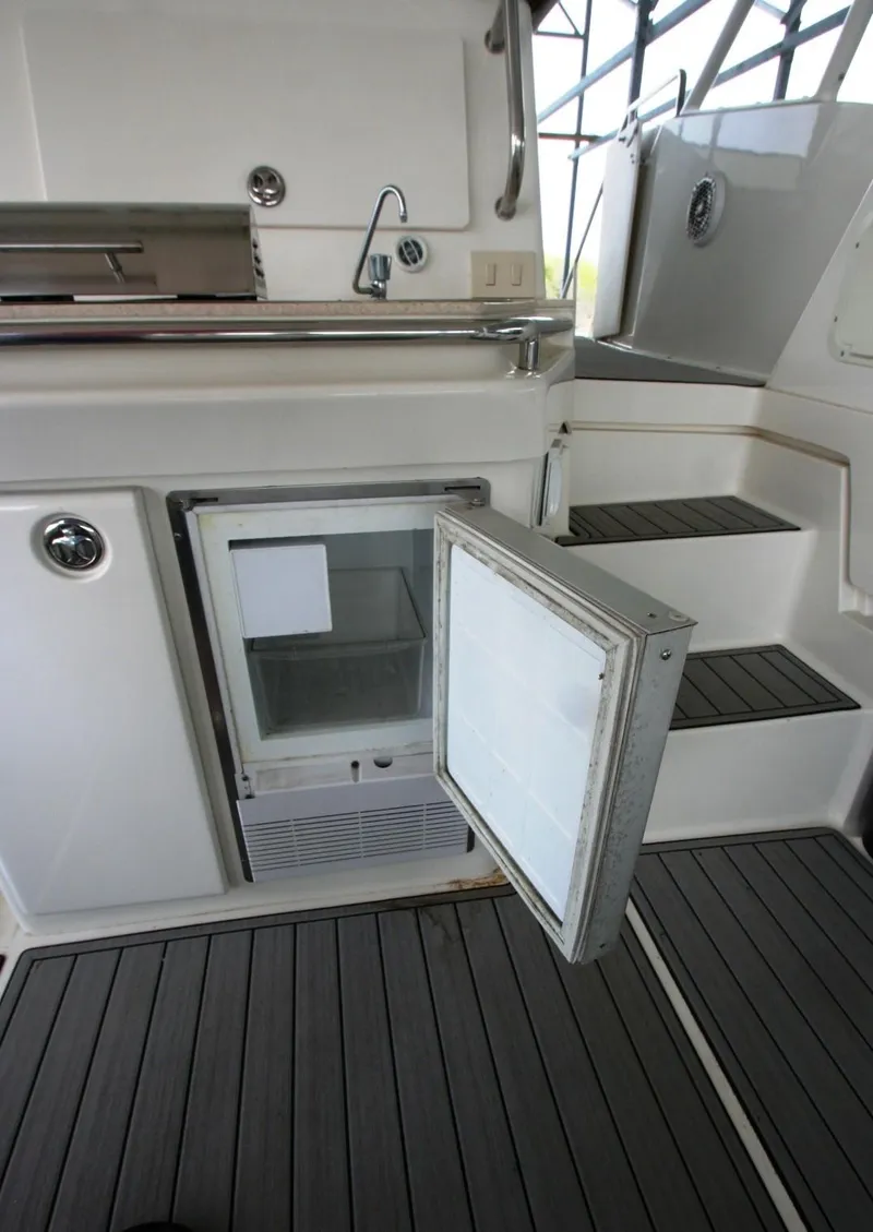 Slide: The Image of Silverton 392 Motor Yacht 2000 - 66