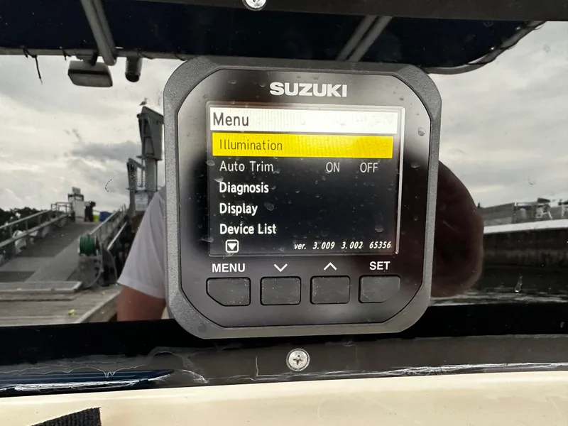 Slide: The Image of Suzuki display on 1996 Grady-White Chase 263 boat, showing menu options. - 4