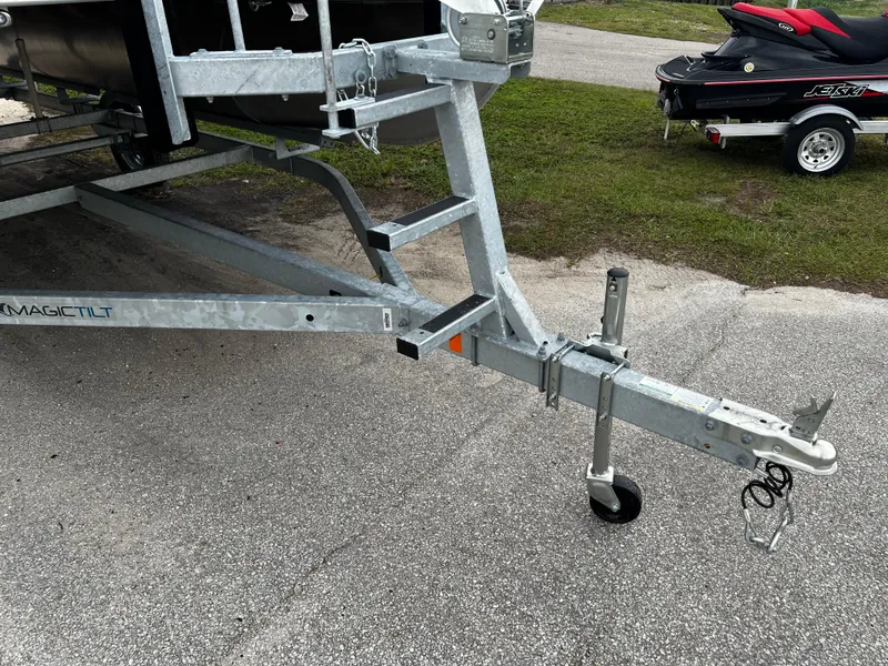 Slide: The Image of 2024 Bentley Pontoons LE 180 3 PT trailer hitch and frame. - 17