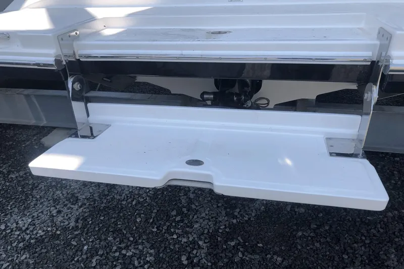 Slide: The Image of 2017 Sea Ray SDX 270 swim platform, white, on gravel surface. - 10