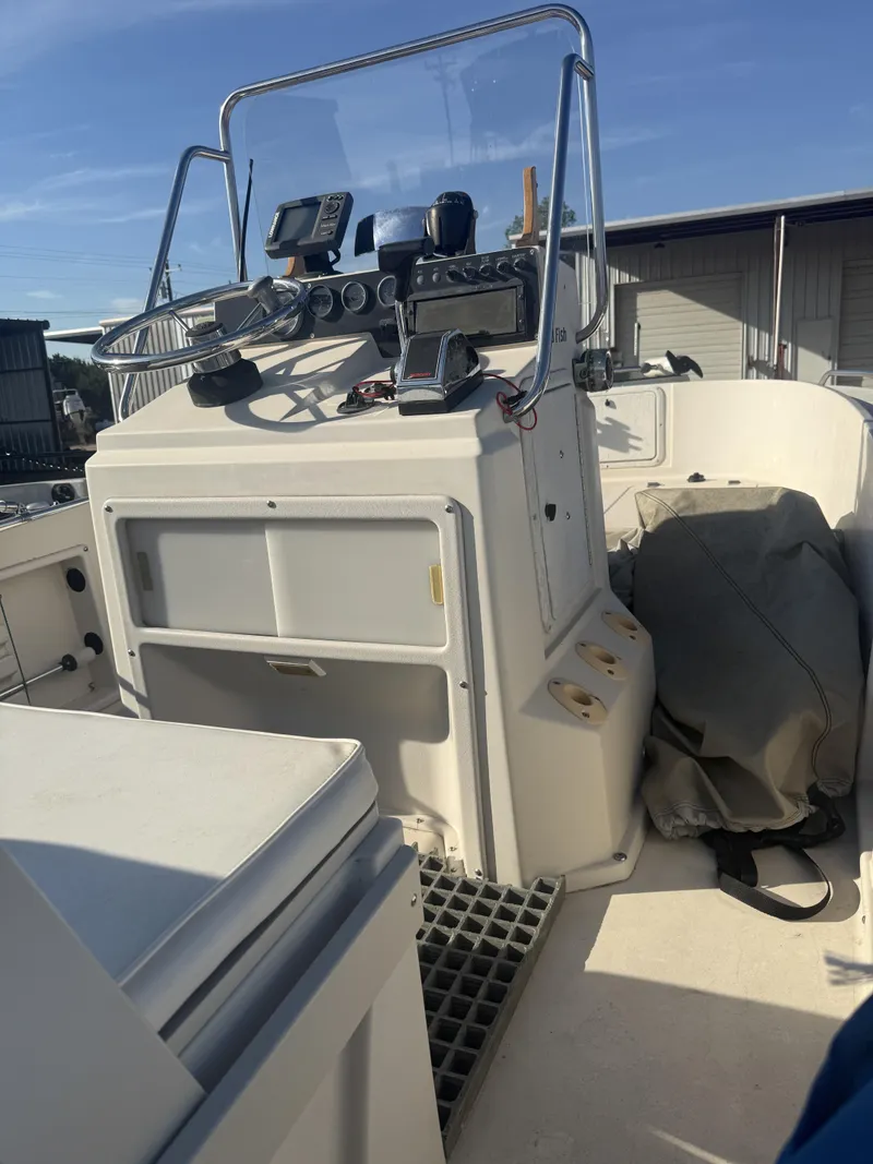 Slide: The Image of Wellcraft FISH 18 CENTER CONSOLE 1993 - 11