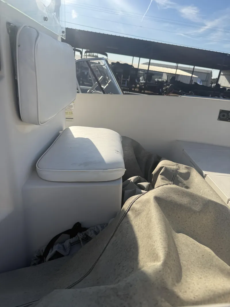 Slide: The Image of Wellcraft FISH 18 CENTER CONSOLE 1993 - 23