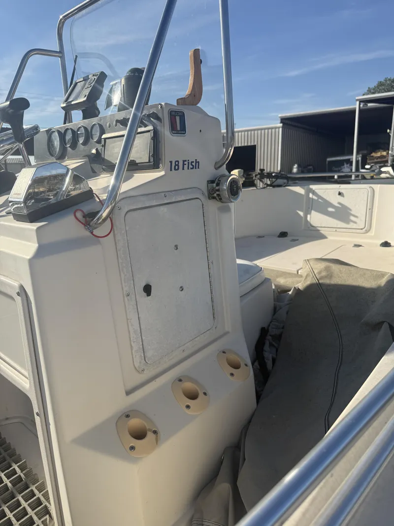 Slide: The Image of Wellcraft FISH 18 CENTER CONSOLE 1993 - 21