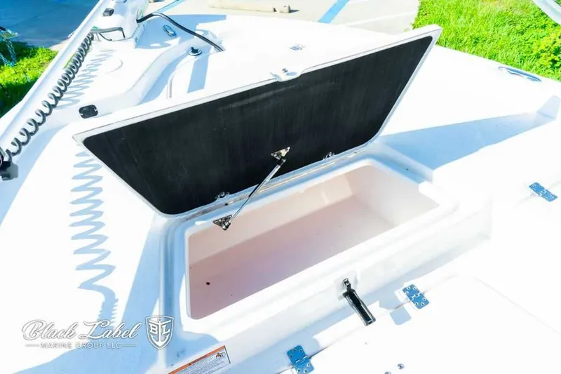 Slide: The Image of Sea Fox 251 BayFox Center Console 2024 - 12