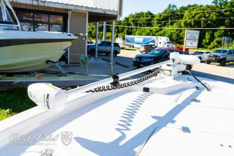 Slide: The Image of Sea Fox 251 BayFox Center Console 2024 - 16