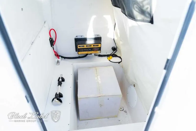 Slide: The Image of Sea Fox 251 BayFox Center Console 2024 - 21