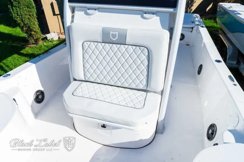Slide: The Image of Sea Fox 251 BayFox Center Console 2024 - 23
