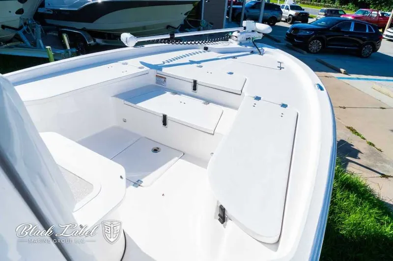Slide: The Image of Sea Fox 251 BayFox Center Console 2024 - 8